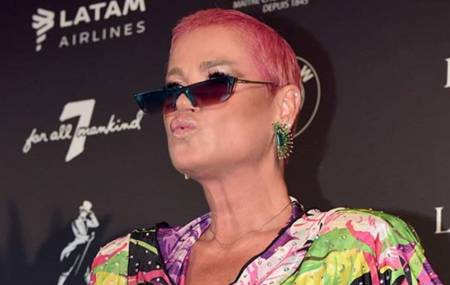 Record faz Xuxa lavar cabelo em bacia e deixa Sasha revoltada, diz programa