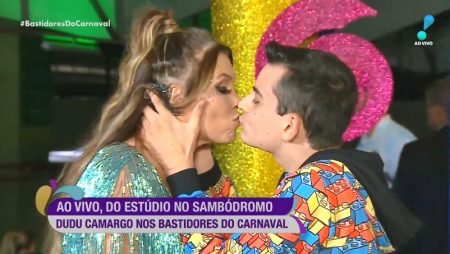 Dudu Camargo apalpa seios de Simony e deixa cantora chocada