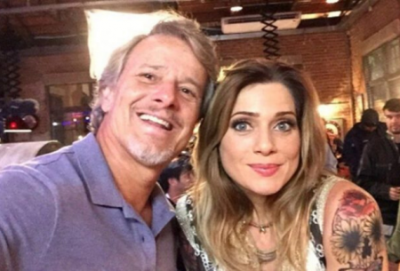 Ex-casal, Letícia Spiller e Marcello Novaes surgem juntos em clique de Carnaval