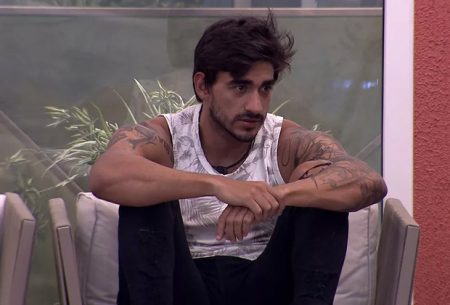 BBB 2020: Gabi e Guilherme brigam feio e ficam aos prantos