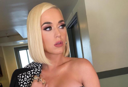 Katy Perry revela gravidez em clipe e fãs piram