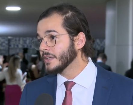 Túlio Gadêlha reage após repercussão de choro durante reunião do PDT