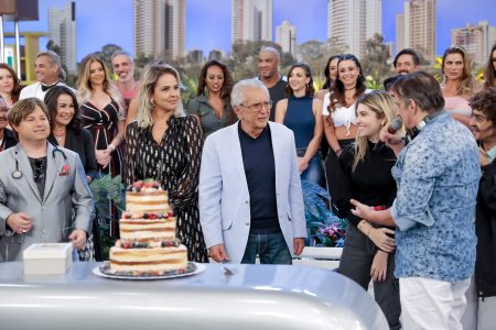 A Praça é Nossa bomba com festa de Carlos Alberto de Nóbrega