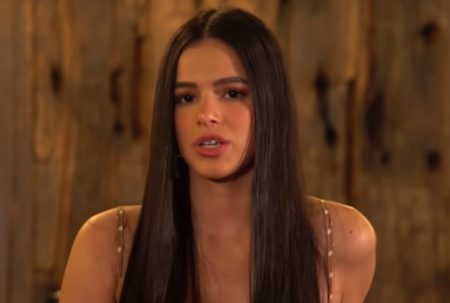 Bruna Marquezine adoece ao voltar dos EUA e fãs temem coronavírus