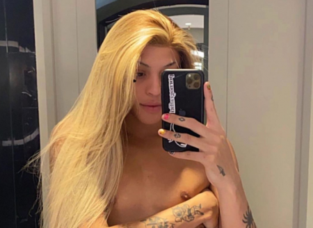 Pabllo Vittar rebola com calcinha tamanho PP e volumão acaba aparecendo