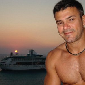 Leonardo Vieira mostra momento pessoal, festeja 14 anos de união e se declara ao marido