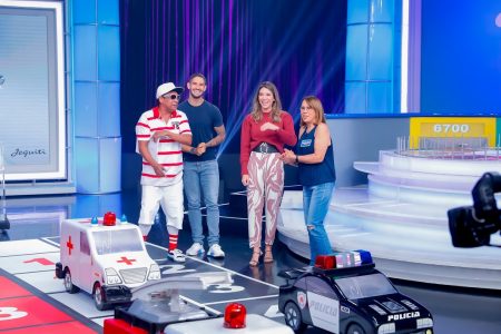 Sem plateia, Rebeca Abravanel recorre a Alexandre Pato no Roda a Roda