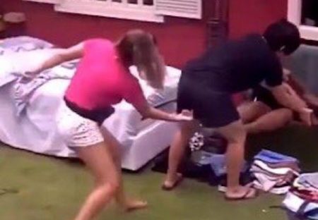BBB 2020: Gizelly dá “dedada” em Pyong e público pede expulsão da sister