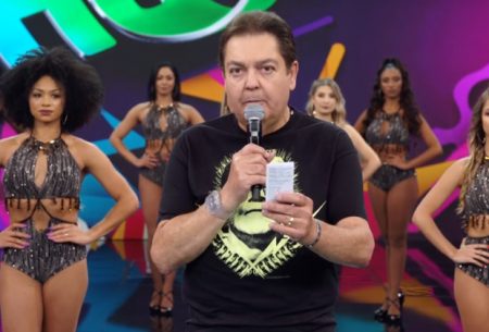 Faustão mostra auditório do Domingão vazio e se pronuncia sobre atitude