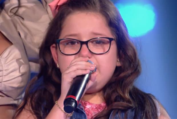 Criança chora muita após decisão de Simone e Simaria no The Voice Kids