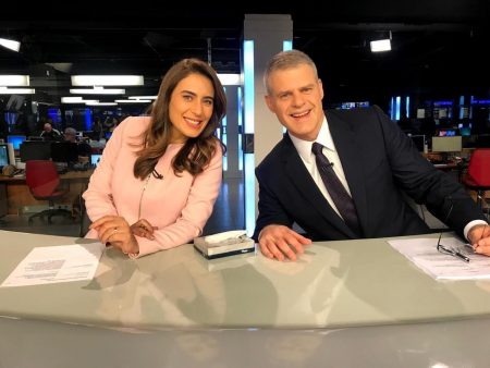 Band toma medida com apresentadores de jornal por precaução contra coronavírus