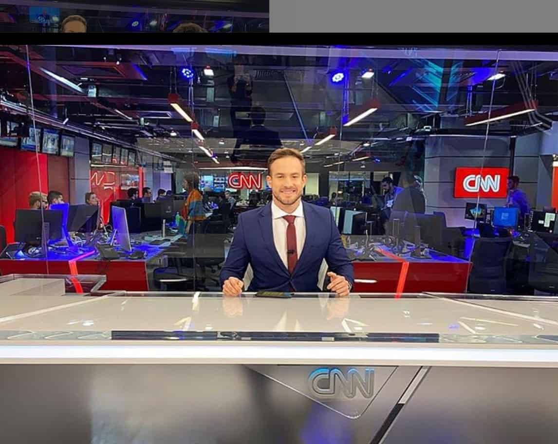 Daniel Adjuto substitui William Waack na CNN Brasil e faz post emocionado