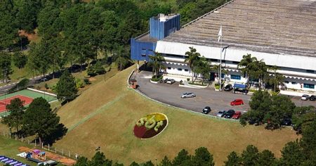 Em crise, SBT suspende cesta básica para funcionários