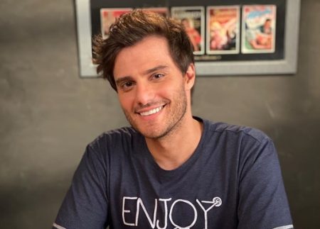 Hugo Bonemer abre o jogo sobre dilema ao se assumir gay à família