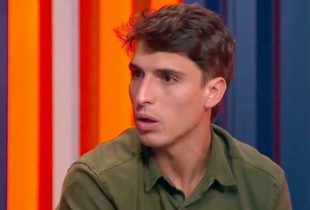 Após BBB 2020, Felipe esclarece olhadas e selinho em Daniel