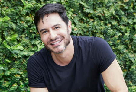Ricardo Tozzi assina com o Multishow para nova temporada do Vai Que Cola