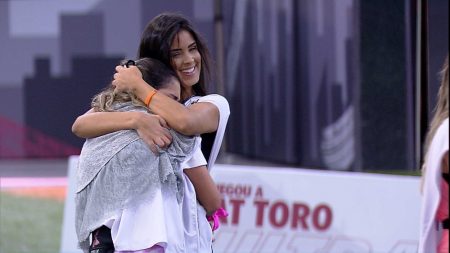 BBB 2020: Tiago Leifert faz nova pegadinha ao vivo e Gizelly chora muito