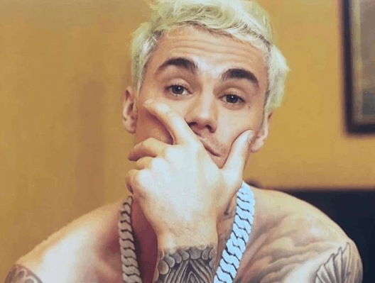 Justin Bieber mora em “casa de vidro” e parte externa acaba virando piada