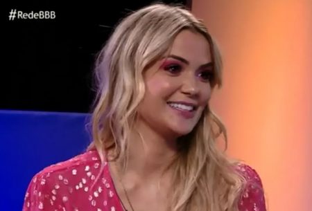Fora do BBB 2020, Marcela recebe declaração de Daniel e promete seguir namoro