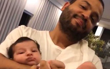 Com filha de dois meses, Projota lamenta não saber quando irá levá-la para passear