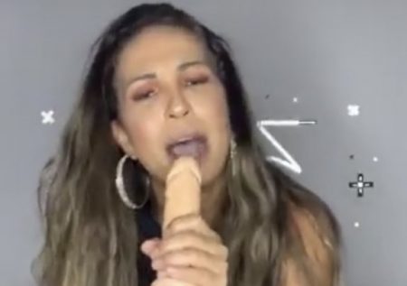 Valesca faz transmissão para maiores e Instagram toma providências