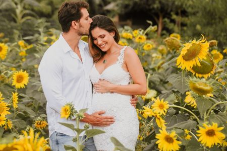 Kamilla Salgado encanta fãs ao mostrar evolução da gravidez