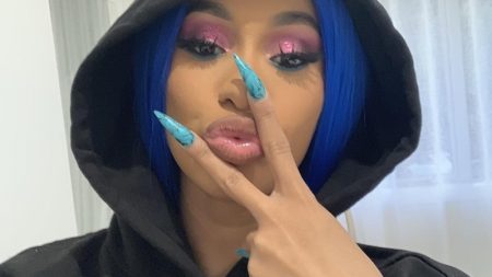 Cardi B surpreende e canta música de Zezé Di Camargo e Luciano