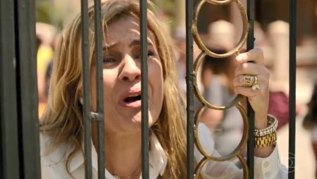 Audiência da TV: Com Carminha desmascarada, Avenida Brasil bate recorde histórico