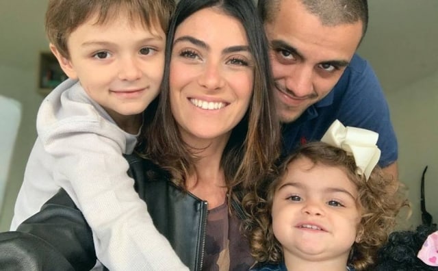Pai de três, Felipe Simas posta foto dos filhos e faz relato sobre paternidade
