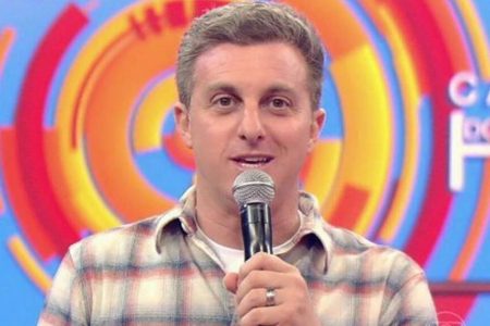 Globo escolhe dois candidatos para substituir Luciano Huck