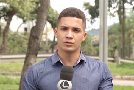 Repórter da Record sofre com invasão durante entrada ao vivo