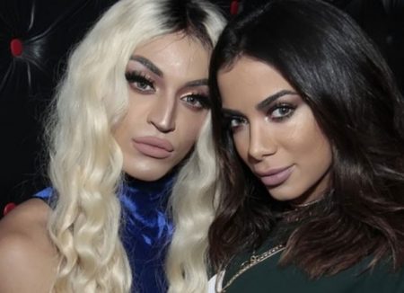 Anitta e Pabllo Vittar trocam figurinha sobre BBB 2020 e fãs vibram