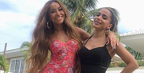 Em brincadeira com Sabrina Sato, Anitta escolhe entre Neymar e Medina