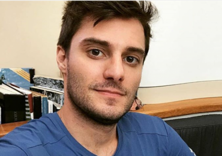 Hugo Bonemer posta foto e vídeo sem camisa e web reage