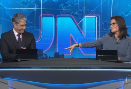 William Bonner se emociona e não consegue encerrar o Jornal Nacional