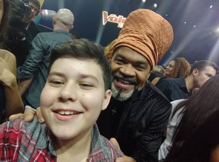 Carlinhos Brown se manifesta após assassinato de cantor do The Voice Kids