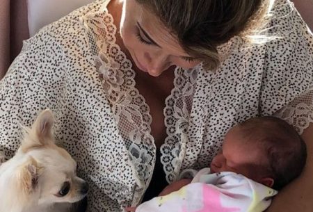 Dany Bananinha deixa filha junto com cadela, revolta fãs e reage