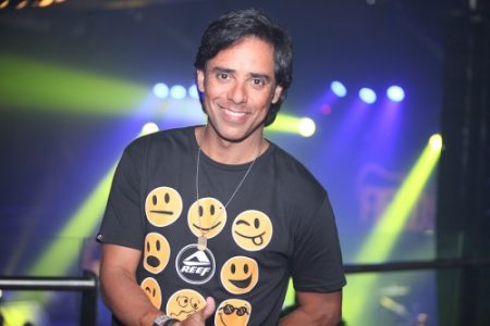 Fãs de Guilherme, da dupla com Santiago, cobram pensão que sertanejo deve à filha