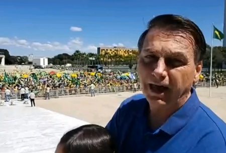 Equipes da imprensa sofrem agressões em ato com a presença de Bolsonaro