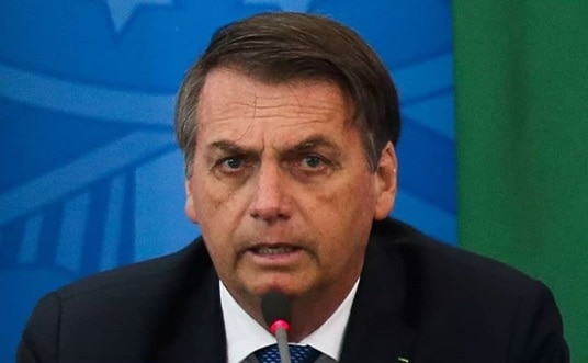 Humorista coloca Bolsonaro vendendo cloroquina no programa de Christina Rocha