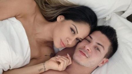 Separados, Mayra Cardi e Arthur Aguiar dormem na mesma cama