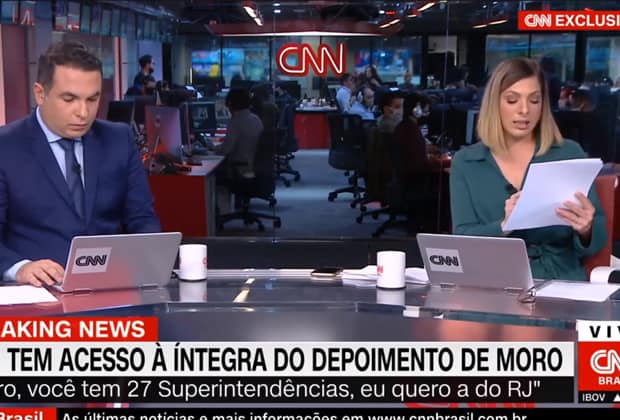 Apresentadora surpreende e alfineta Bolsonaro ao vivo na CNN Brasil