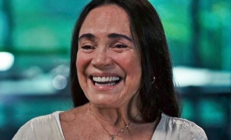 Sem trabalhar, Regina Duarte continua ganhando salário da Secretaria de Cultura; governo nega