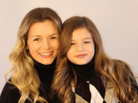 Bianca Castanho posa ao lado da filha e desabafa sobre dificuldades