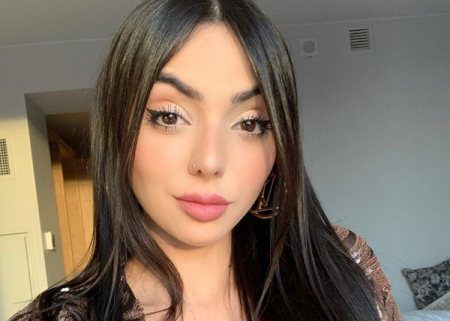 Nyvi Estephan mostra parte dos seios e recebe comentário ousado de famoso