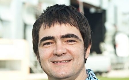 Bebê sósia de Samuel Rosa, do Skank, faz sucesso na web e cantor reage