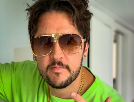 André Vasco surpreende com publicação no Dia Internacional contra a Homofobia