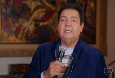 Faustão surpreende e entrevista convidado em sua casa para o Domingão