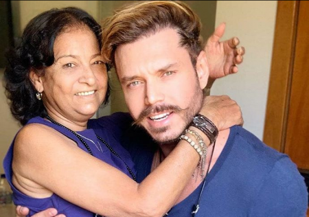 Franklin David relembra vídeo feito antes de perder a mãe e emociona a web