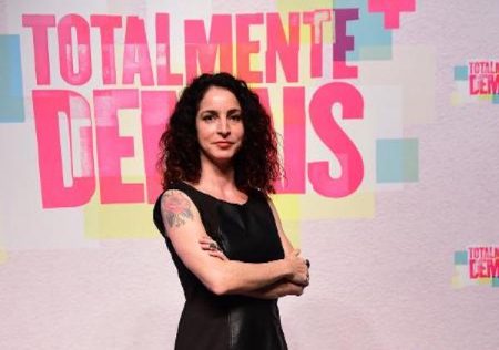 Autora de Totalmente Demais revela nervosismo ao acompanhar reprise de novela